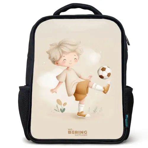 Jongen met een voetbal in beige kleuren Rugzak - Zwart middel -3d