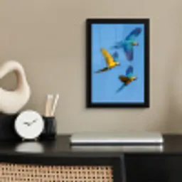Papagaai - Vliegen - Blauw - Geel fotolijst zwart zonder passe partout klein -sfeer1