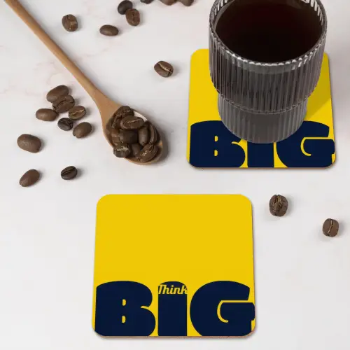Geel - Think big - Grafisch onderzetter kurk middel -sfeer2
