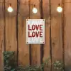 Love - Rood - Tekst tuinposter los doek klein -sfeer1