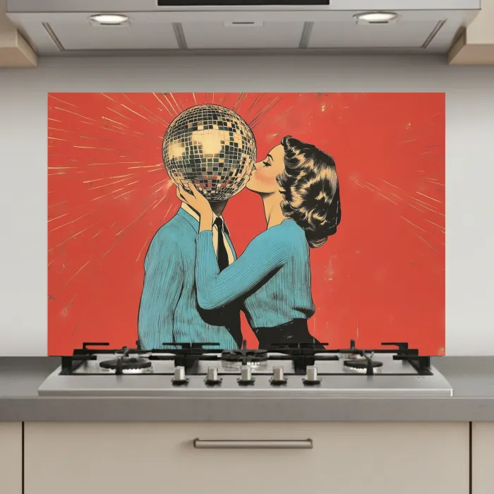 Vrouw - Retro - Discobal - Kus keuken achterwand spatscherm klein -3d_website