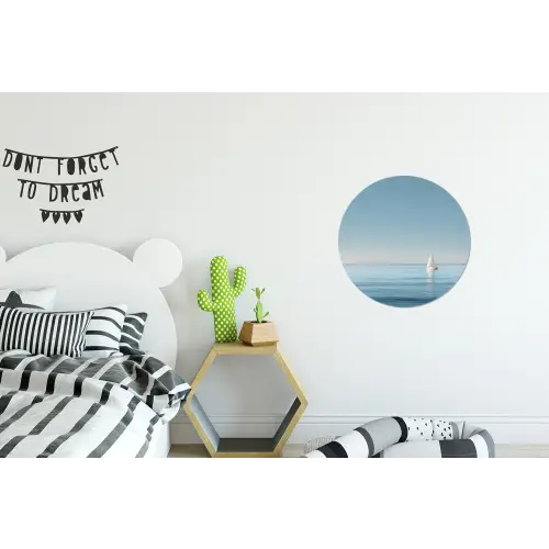 Zeilbootje - Kalme zee - Helderblauwe hemel Wandcirkel aluminium klein -kinderkamer