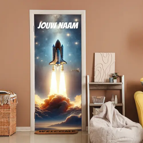 Raket die opstijgt in de ruimte met de tekst “Deze kamer is van: jouw naam”. deurposter klein -sfeer1
