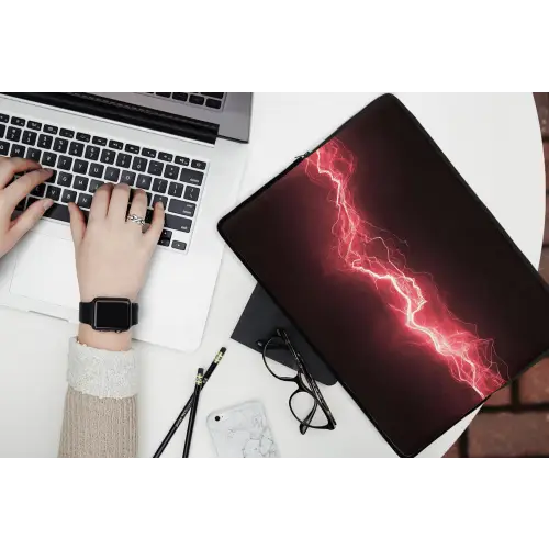 Gaming - Rood - Elektriciteit - Energie  - Lijn laptophoes neopreen klein -bureau