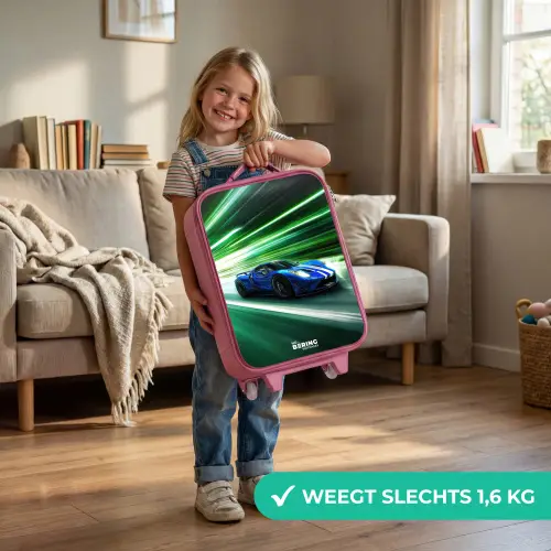Blauwe raceauto met strepen in groene tunnel Kinderkoffer - Roze klein -sfeer2_NL