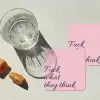 Fuck what they think - Roze - Minimalistisch onderzetter kurk middel -sfeer4