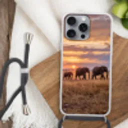 Olifanten - Savanne - Zonsondergang - Afrika - Warm Hoesje iPhone 16 Pro Max met koord klein -sfeer4