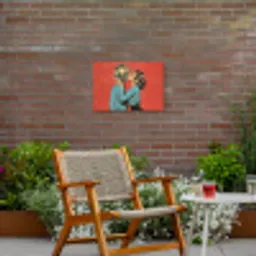 Vrouw - Retro - Discobal - Kus Tuinposter op houten frame 2 cm dik klein -sfeer3