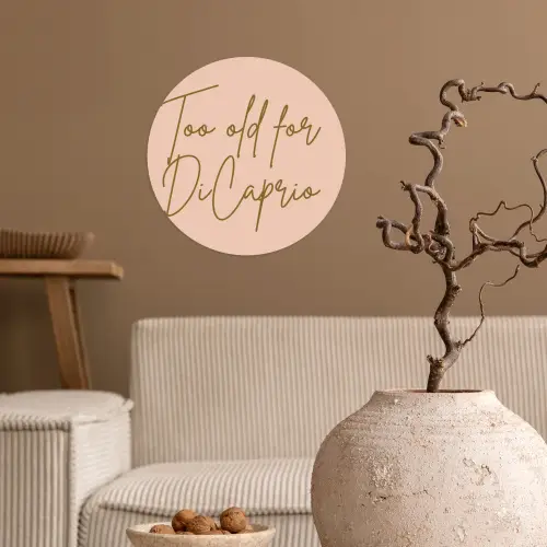 Too old for dicaprio - Roze - Groen Wandcirkel behangsticker klein -sfeer1