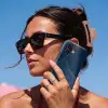 Lijnen - Abstract - Blauw - Wit Toughcase MagSafe Apple iPhone 17 klein -Sfeer2V