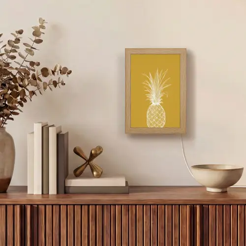 Lijnillustratie - Ananas - Bladkroon - Okergeel Light Box met kabel (Tafellamp) klein -sfeer2