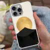 Bergsilhouetten - Gouden cirkel - Beige Hoesje iPhone 16 Pro Max met koord klein -sfeer3