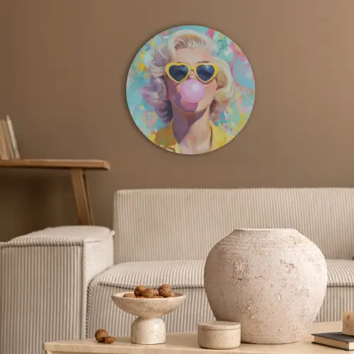 Vrouw - Blond - Roze kauwgom - Kleurrijk - Pastel Akoestische PET Vilt - Rond klein -sfeer1