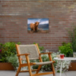 Schotse Hooglander - Berg - Water - Natuur - Koe Tuinposter op houten frame 2 cm dik klein -sfeer3