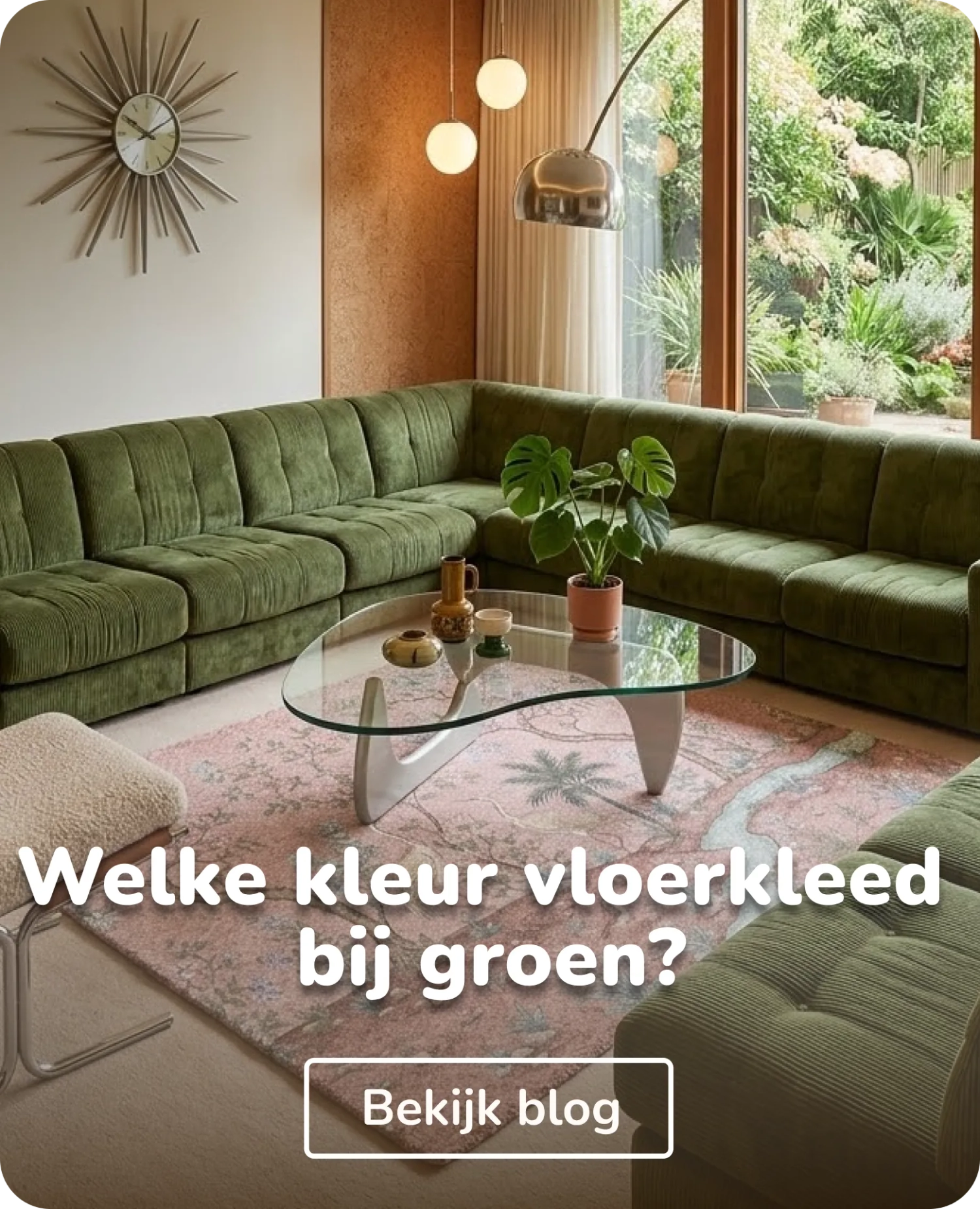 groene bank met roze vloerkleed