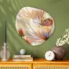 Vlinder - Bloem - Oranje Wandcirkel Organisch Aluminium middel -sfeer2
