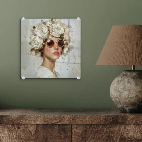 Schilderij - Vrouw - Zonnebril - Bloemenkrans plexiglas 5mm klein -sfeer3