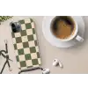 Schaakbord print - Groen - Beige - Blokjes Hoesje iPhone 12 Pro met koord klein -oordop