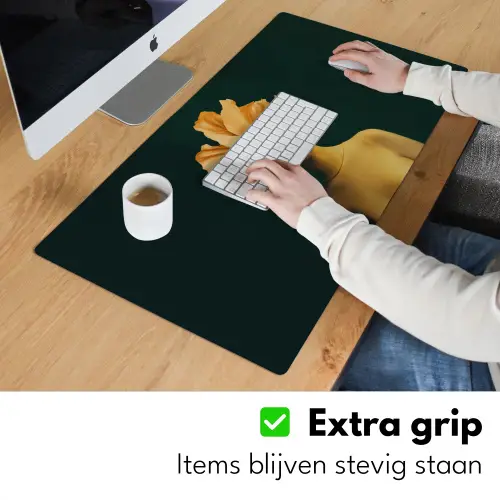 Vrouw - Hoed - Geel Muismat XXL klein -sfeer3