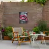 Lippen - Felroze - Graffiti - Verfstrepen Tuinposter op houten frame 2 cm dik klein -sfeer3