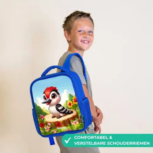 Specht op en boomstronk Kinderrugzak - Blauw middel -sfeer3_NL