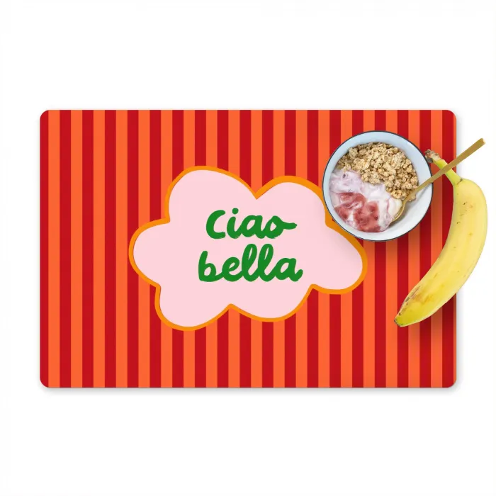Ciao bella - Tekstwolk - Strepen - Oranje Placemat vinyl groot -zzzproduct_Kitchenyeah-website