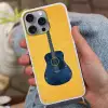 Gitaar - Akoestisch - Geel - Minimalistisch Hoesje iPhone 16 Pro Max met koord klein -sfeer3