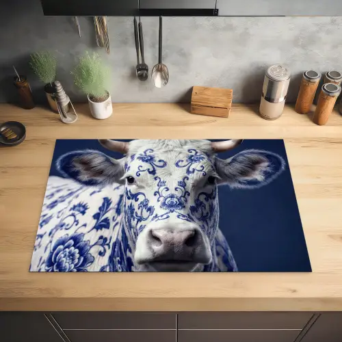 Koe - Delfts - Blauw - Artistiek Inductie beschermer vinyl 3mm klein -sfeer5