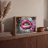 Lippen - Felroze - Graffiti - Verfstrepen Light Box met batterij (Wandlamp) middel -sfeer2