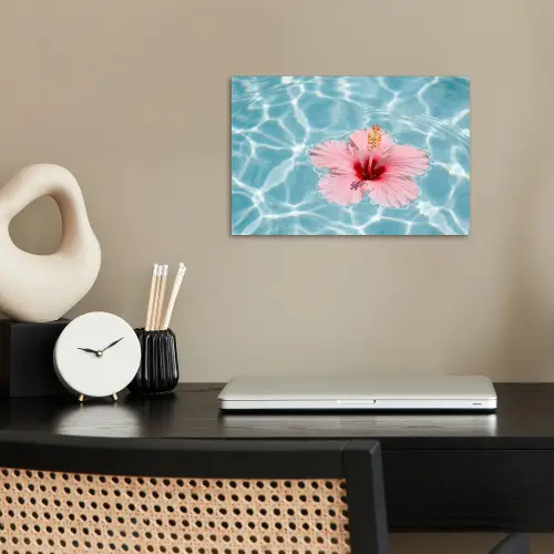 Hibiscus - Water - Roze poster papier klein -sfeer1