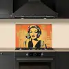 Retro - Vrouw - Koptelefoon - Oranje keuken achterwand spatscherm klein -sfeer1