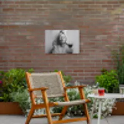 Vrouw - Masker - Wijn - Sigaret Tuinposter op houten frame 2 cm dik klein -sfeer3