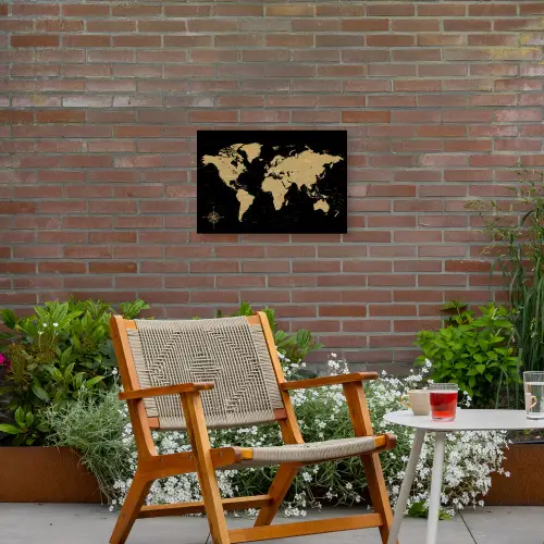Wereldkaart - Beige - Zwart Tuinposter op houten frame 2 cm dik klein -sfeer3