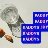 Blauw - Daddy's - Blokletters onderzetter kurk middel -sfeer4