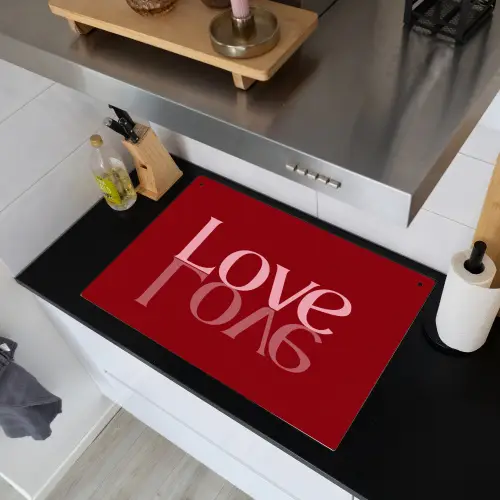 Love - Spiegeling - Rood Inductie beschemer met haakjes klein -sfeer1