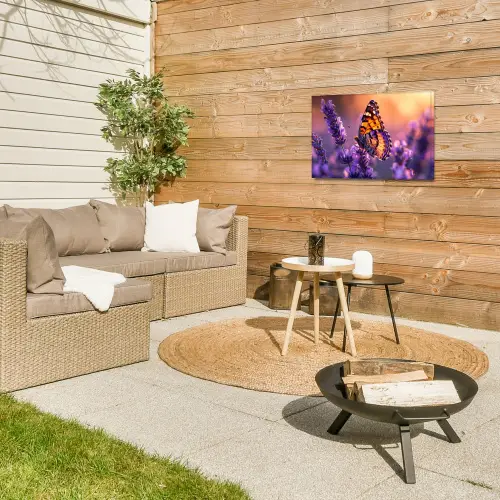 Vlinder op lavendel bij zonsondergang Tuinposter op houten frame 2 cm dik klein -sfeer2