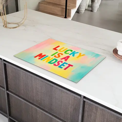 Quote - Lucky - Regenboogkleuren Inductie beschermer vinyl 3mm klein -sfeer8