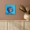 Vrouw - Bloem - Blauw - Modern - Bril - Portret aluminium wit klein -sfeer4
