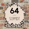 Beige luipaardprint - Modern Naambord Huisje klein -sfeer6
