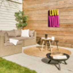 Love - Tekst - Roze - Valentijn Tuinposter op houten frame 2 cm dik klein -sfeer2