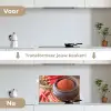 Gepoederde cayennepeper in een bakje keuken achterwand spatscherm klein -voor_na_NL
