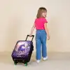 Portret van een Eenhoorn tussen Paarse Bloemen Kinderkoffer - Zwart klein -sfeer1