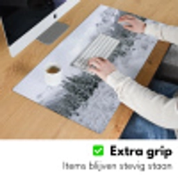 Weg - Bergen - Sneeuw - Naaldbos - Avontuurlijk Muismat XXL klein -sfeer3
