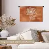 Bloem - Minimalistisch - Wit Wandkleed katoen klein -sfeer1