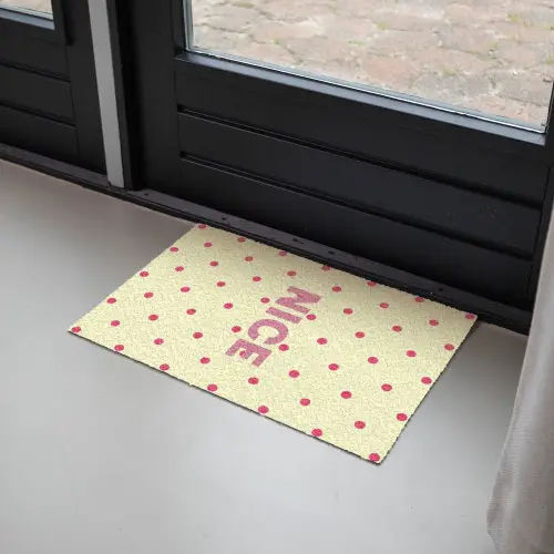 Nice - Stippen - Roze - Geel Deurmat klein -sfeer2