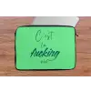 c'est la fucking vie - Groen - Penseelstijl laptophoes neopreen klein -tafel