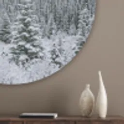Weg - Bergen - Sneeuw - Naaldbos - Avontuurlijk Akoestische PET Vilt - Rond klein -sfeer5_closeup