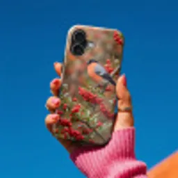 Goudvink - Bessen - Herfst - Natuur - Kleurrijk Toughcase MagSafe Apple iPhone 17 klein -Sfeer1V