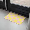 Schaakbord patroon - Geel - Roze - Blokjes Deurmat klein -sfeer2