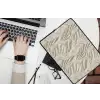 Textuur - Reliëf - Beige laptophoes neopreen klein 279 -bureau